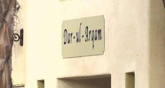 اندلاع حريق بمسجد في كاليفورنيا.. وشعارات تشيد بهجوم نيوزيلندا الإرهابي