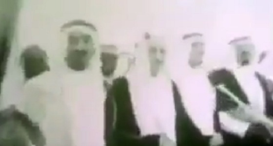 فيديو نادر.. ملوك المملكة يؤدون العرضة النجدية
