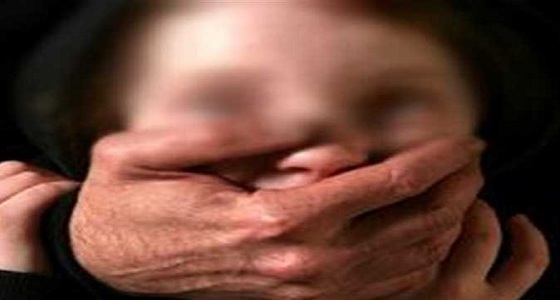 جريمة مروعة.. رجل يغتصب طفلة عمرها 3 سنوات فقط