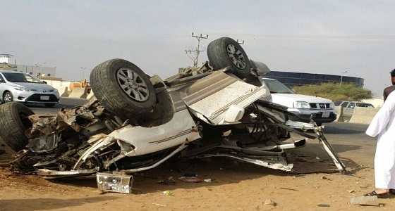 مواطنتان تنقذان مقيمًا تعرض لحادث سير بجازان