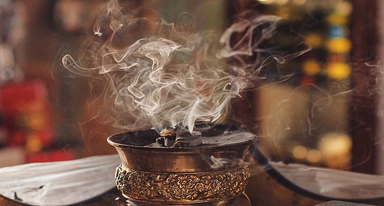 ” الخضيري ” : حرق البخور خطر يهدد الأطفال