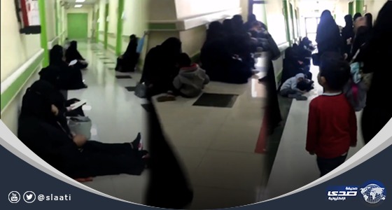 بالفيديو.. النساء يفترشن الأرض في مستشفى الولادة والأطفال بخميس مشيط