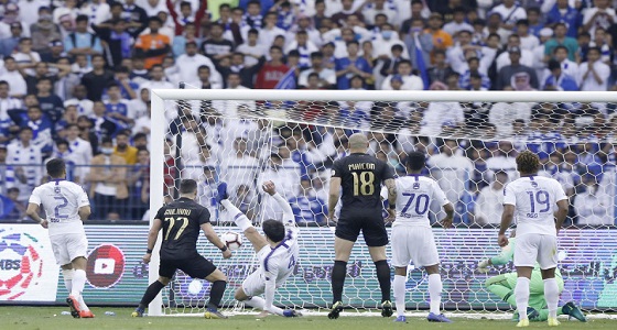 بعد خسارتهم من النصر وقرب مواجهة الاتفاق .. رئيس الهلال يجتمع بلاعبيه