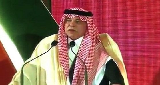 بالفيديو.. وزير الشؤون البلدية مداعبا أمير عسير: ” متابع ومزعج للعمل “