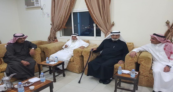 بالصور.. بعد 24 عامًا.. معلم أردني يعود للمملكة ويكرمه طلابه