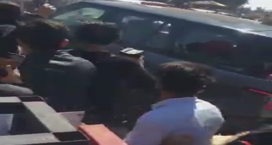 بالفيديو.. تكسير مركبة نائب عراقي على خلفية غرق العبارة