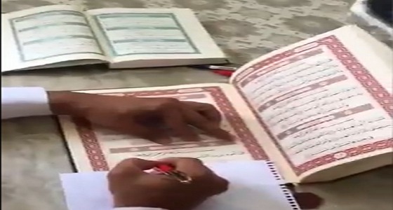 بالفيديو.. مواطن هاوٍ للخط العربي يكتب المصحف الشريف بخط يده