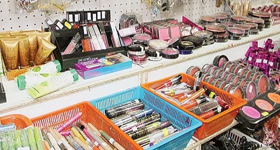 طبيب جلدية يحذر من خطورة استخدام ” كريمات أبو ريالين “