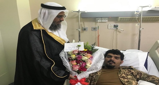 إصابة فردين من ” مجاهدي عسير ” أثناء متابعة أحد المهرّبين