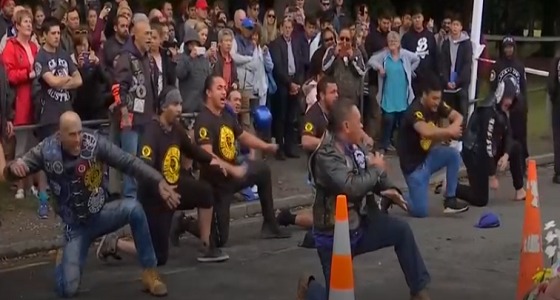 بالفيديو.. سكان نيوزيلندا الأصليين يرقصون حدادا على ضحايا المسجدين