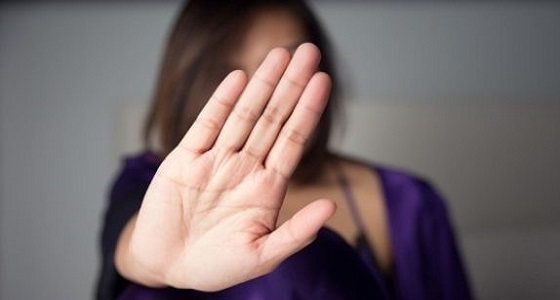 رجل يستغل زوجاته الثلاثة ويقدمهن لممارسة الرذيلة