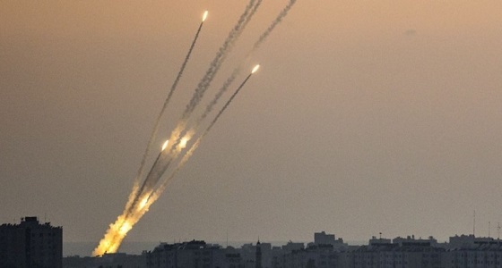 سقوط جرحى إسرائيليين في قصف صاروخي قرب تل أبيب