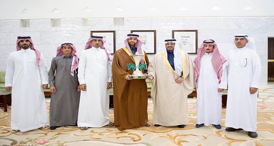 بالصور.. نائب أمير الرياض يهنئ الأمير محمد بن سلطان لتحقيق اسطبله المركز الأول