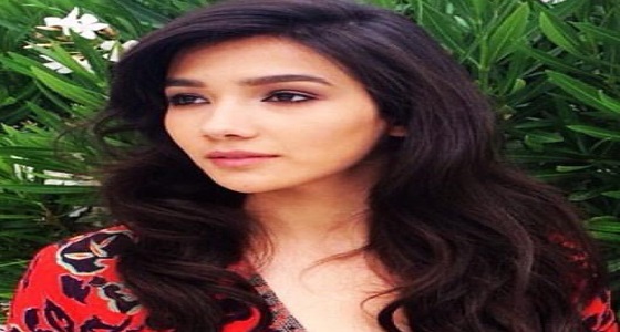 رسائل معجب تجبر ممثلة تركية على ترك منزلها