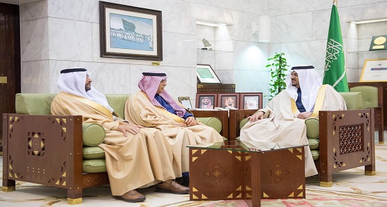 بالصور.. نائب أمير الرياض يستقبل وزير الخدمة المدنية
