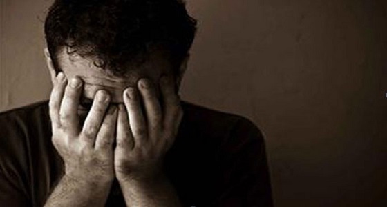 3 نساء يستدرجن رجلا ويصورونه عاريا لابتزازه