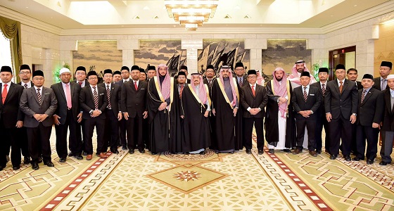 بالصور.. أمير الرياض يستقبل مدير جامعة الإمام المكلف وعدد من قضاة ماليزيا