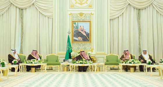 بالصور.. خادم الحرمين الشريفين يستقبل كبار مسؤولي القطاع المالي