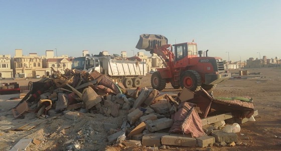 بالصور.. أمانة الرياض تواصل إزالة التلوث البصري وترفع مخلفات وسيارات تالفة