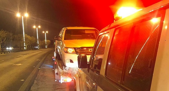 بالصور.. ” مرور عسير ” يقبض على قائد مركبة أثناء ممارسته التفحيط 