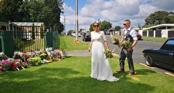 بالصور.. عروسان بنيوزيلندا يوقفان حفل زفافهما تضامنا مع ضحايا مذبحة المسجدين