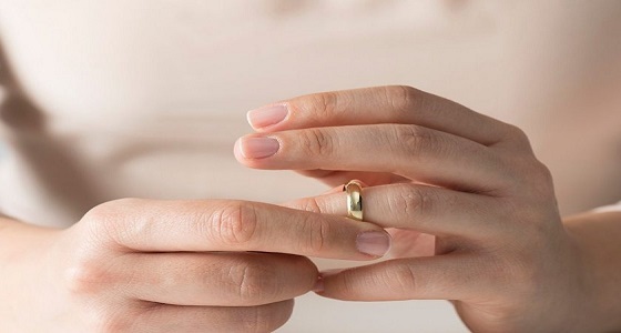 امرأة في دعوى خلع: زوجي بيعلم زجاجة الصابون عشان متخلصش