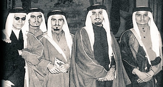 صورة نادرة تجمع الملك عبد الله رحمه الله بـ 4 من أشقائه