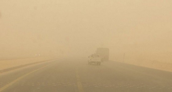 انعدام الرؤية الأفقية على المنطقة الشرقية بسبب العاصفة الترابية