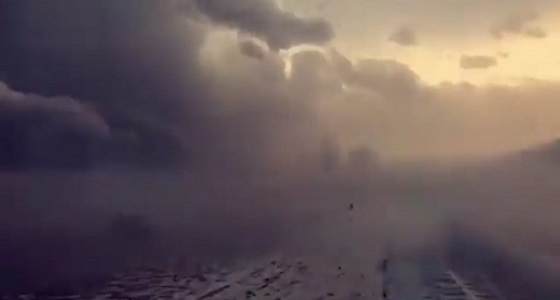 بالفيديو.. منظر مهيب لسحابة البرد شمال المجمعة