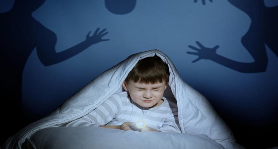 بالفيديو.. عادات خاطئة تفعلها الأمهات تسبب الخوف عند الأطفال