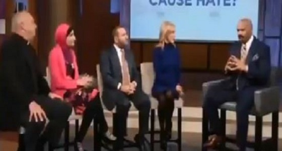 بالفيديو.. أمريكيون يكشفون خبايا السياسة الأمريكية لتشويه الإسلام