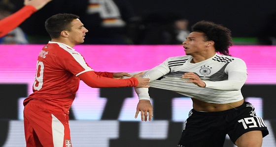 بالفيديو.. مشاجرة بالأيدي بين نجم المنتخب الألماني ولاعب صربيا