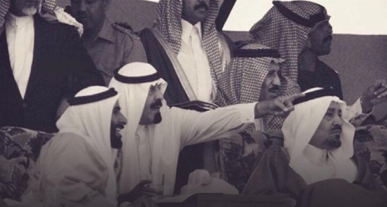 صورة تاريخية لثلاثة من ملوك المملكة يرافقهم الشيخ زايد في سباق الهجن قبل 38 عاما