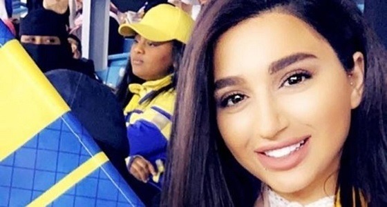 بالصور.. فنانة لبنانية تروي قصة عشقها وتشجيعها لنادي ” النصر “