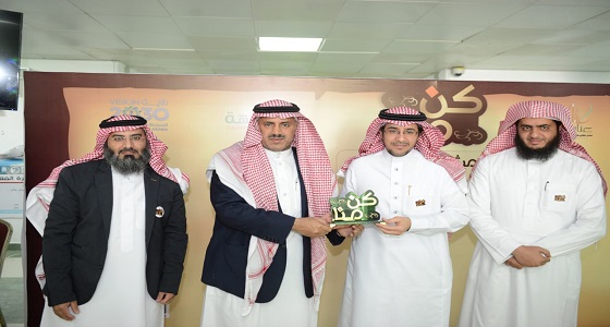 مدير جامعة الملك خالد يدشن مبادرة وثيقة ” كن منا ” للحد من ظاهرة الغش