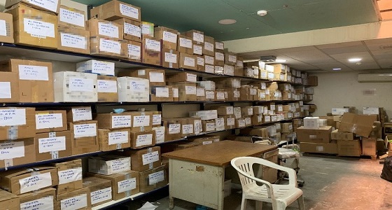 بالصور.. إغلاق مستودع مخالف بجدة وضبط 6200 مستحضر صيدلاني وتجميلي