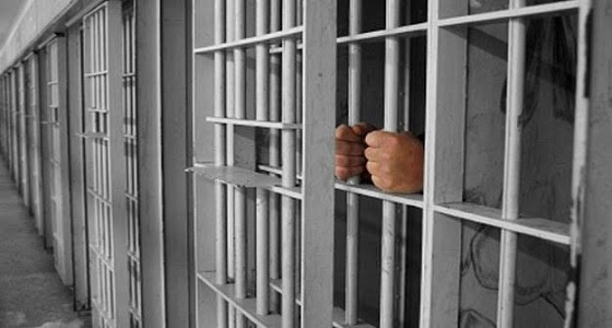 إدخال الجوالات والإنترنت إلى سجون المملكة.. وفصل نزلاء الديون عن السجناء