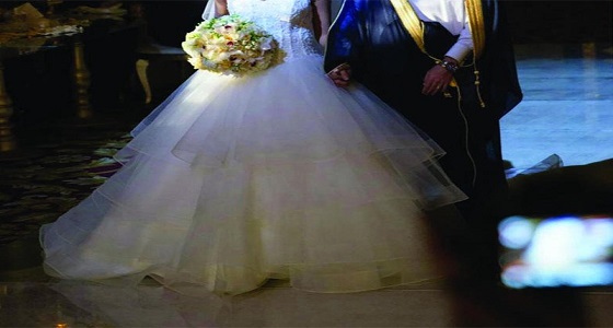 بالفيديو.. والد شاب يلغي حفل زفاف نجله بسبب لمس أحد أصدقائه لمؤخرته