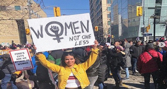 بالصور.. رهف القنون بملابس فاضحة رافعة راية &#8221; المثليين &#8221; في كندا