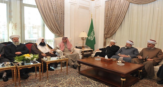 بالصور.. سفير المملكة بلبنان ينوه بجهود الشؤون الإسلامية في نشر الوسطية والاعتدال