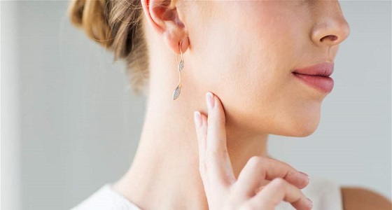 وصفة سحرية تُخلصك من ألم أذنيك بسبب الأقراط