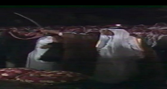 بالفيديو.. &#8221; الفيصل &#8221; يشارك أبناء رجال ألمع الرقصة الشعبية منذ 20 عامًا