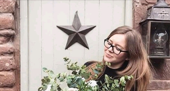 فتاة تترك مهنة المحاماة لتحقق ثروة طائلة من الأثاث المستعمل