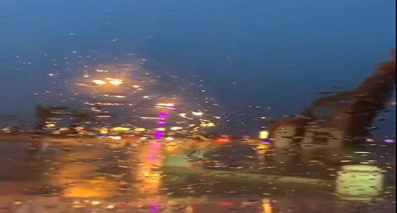 فيديو رائع للبرق في سماء الرياض