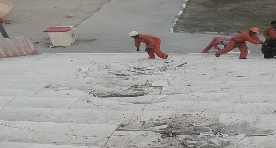 بالصور.. متهور يحطم درج بممشي أثناء ممارسته التفحيط داخل منتزه في جازان  