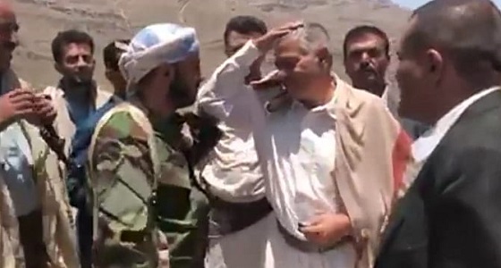 فيديو يفضح شيخ قبيلة العود.. ” باع اليمنيين مقابل سيارة “