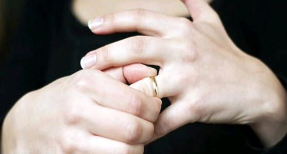 سيدة تطلب الخلع لغيرتها على زوجها من زوجة شقيقه: عايزني أبقى زيها