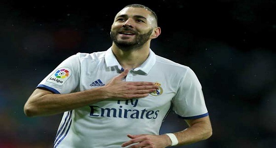صحفي شهير يثني على أداء ” بنزيما ” بريال مدريد