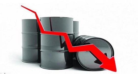 النفط يهبط في ظل إمدادات كافية رغم العقوبات على إيران