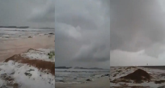 بالفيديو.. جريان السيول والبرق يحول ” الحصاة ” للوحة فنية